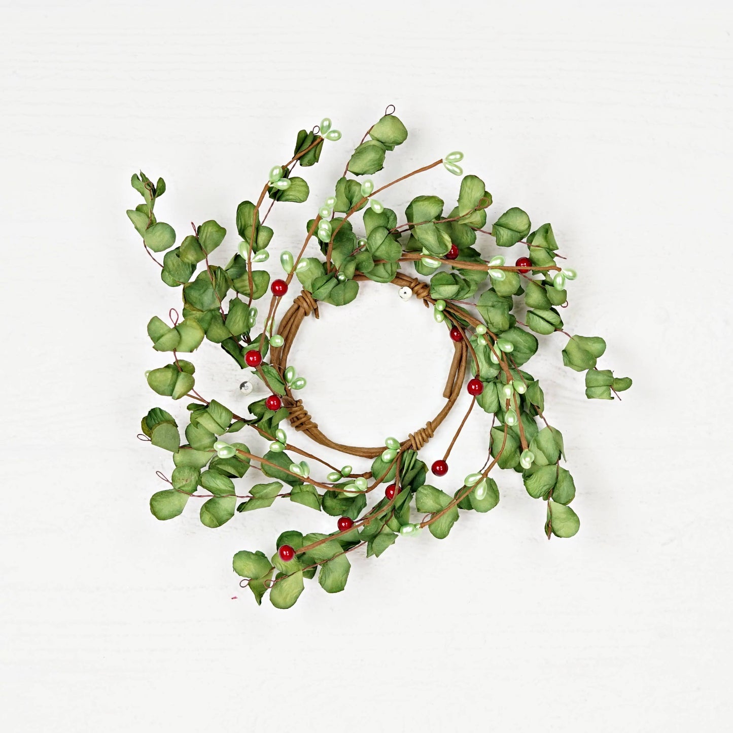 510533- 4in(11) Ring-Ruffled Green Boxwood Leaves with Berry