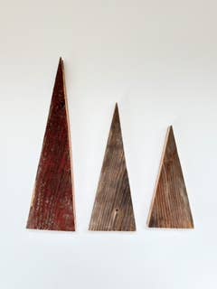 Barnwood Christmas tree - red
