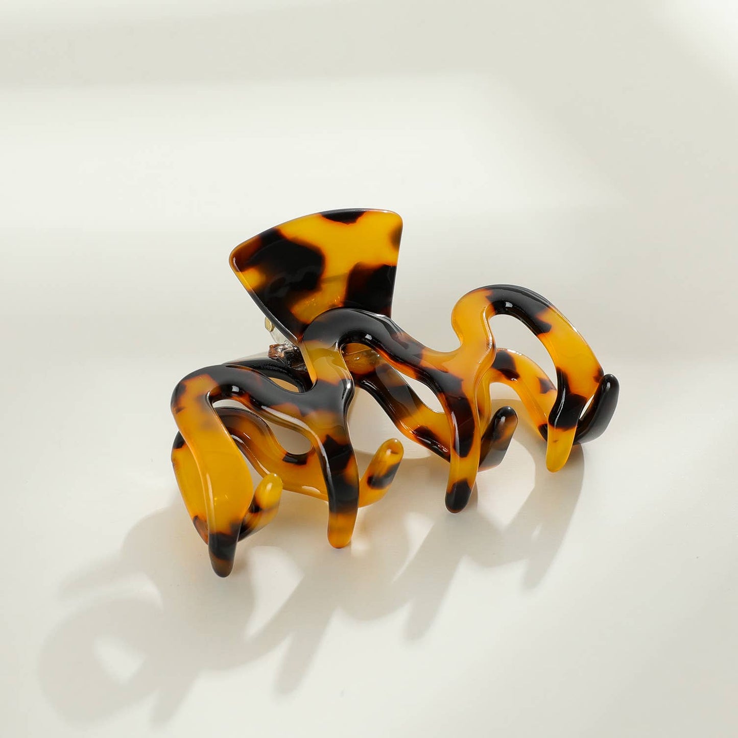 Esme Small Core | Classic Small Wavy Claw Clip