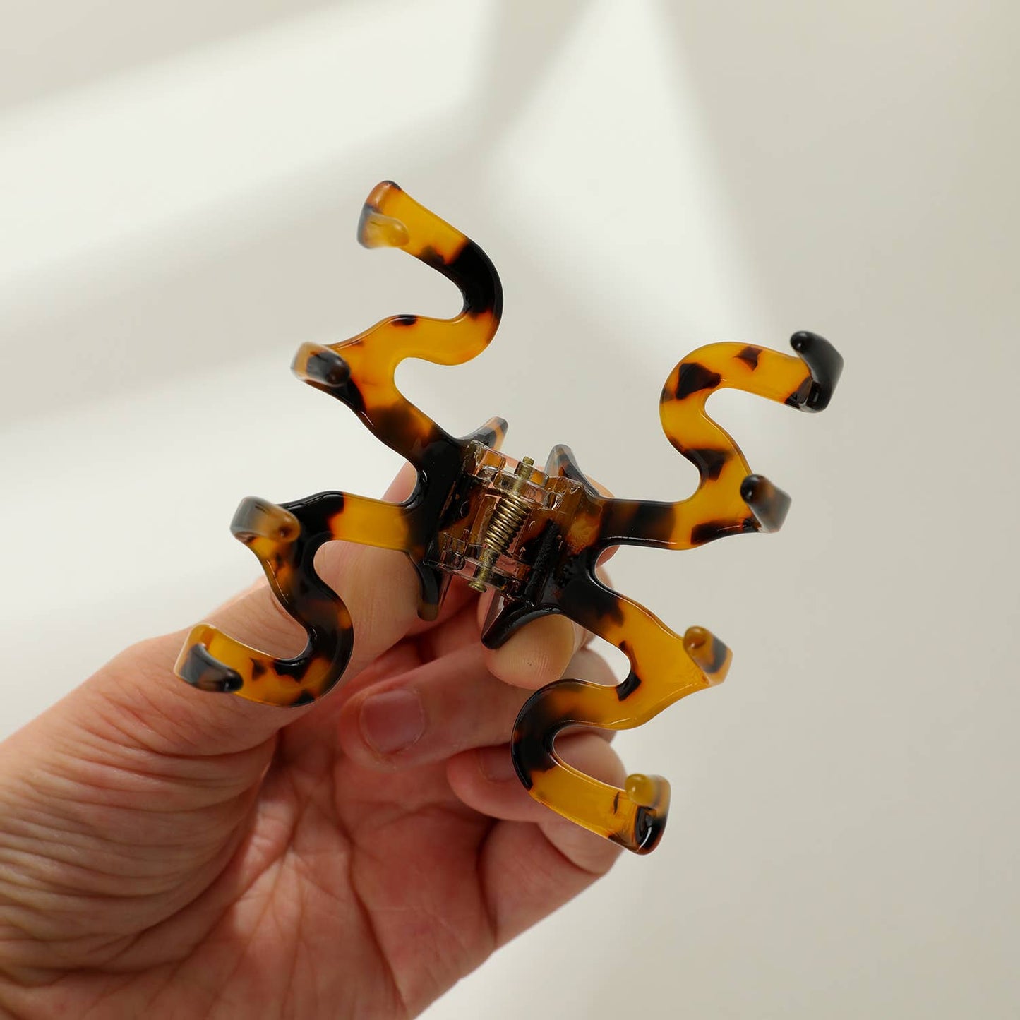 Esme Small Core | Classic Small Wavy Claw Clip