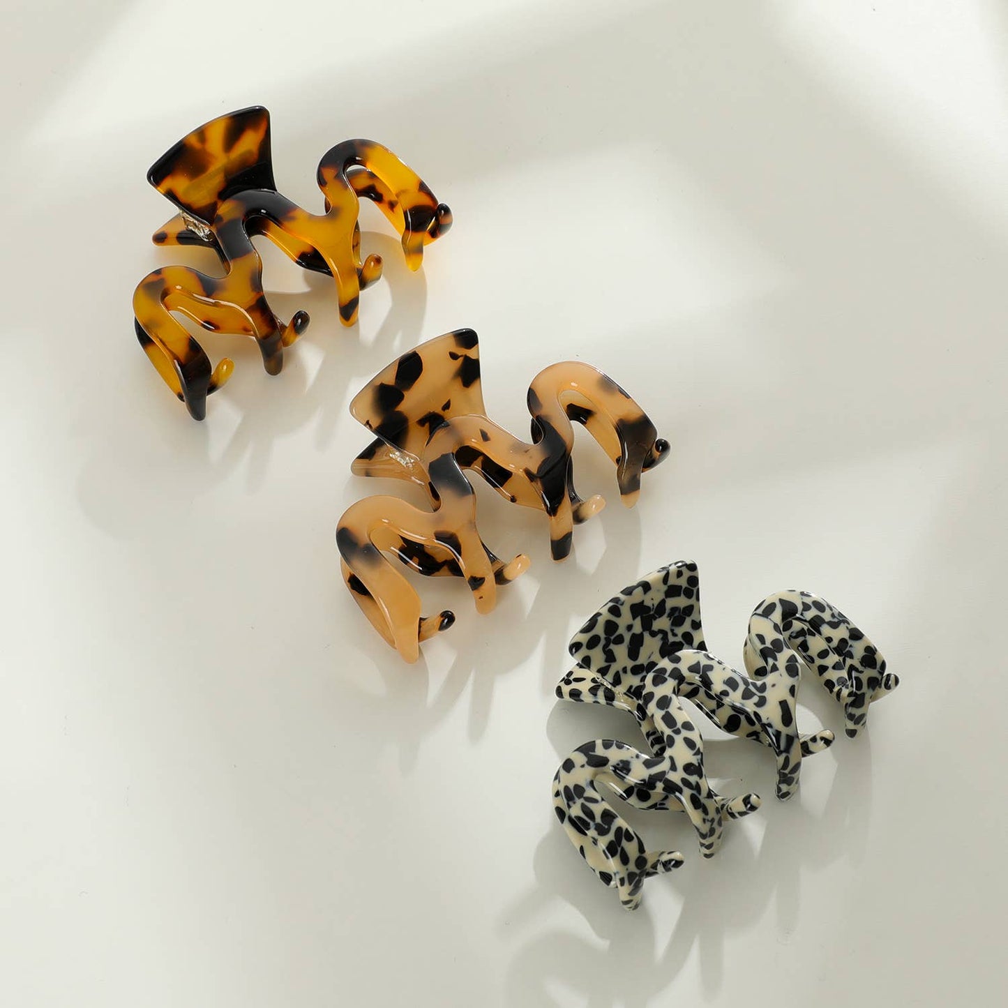 Esme Small Core | Classic Small Wavy Claw Clip