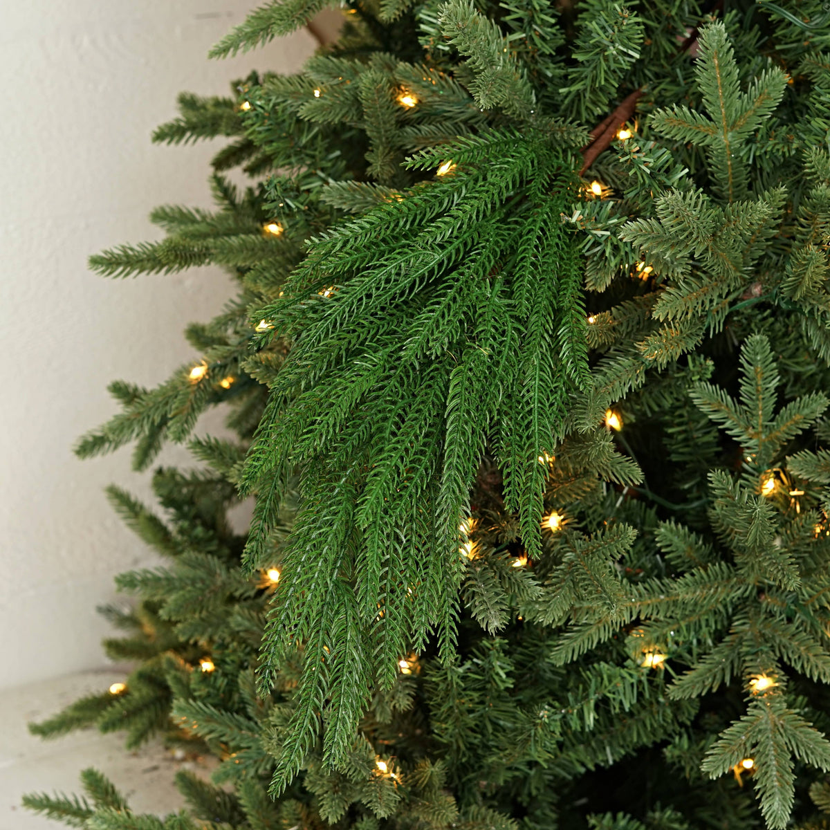 511785- 25in Spray-Soft Touch Fresh Green Norfolk Pine-