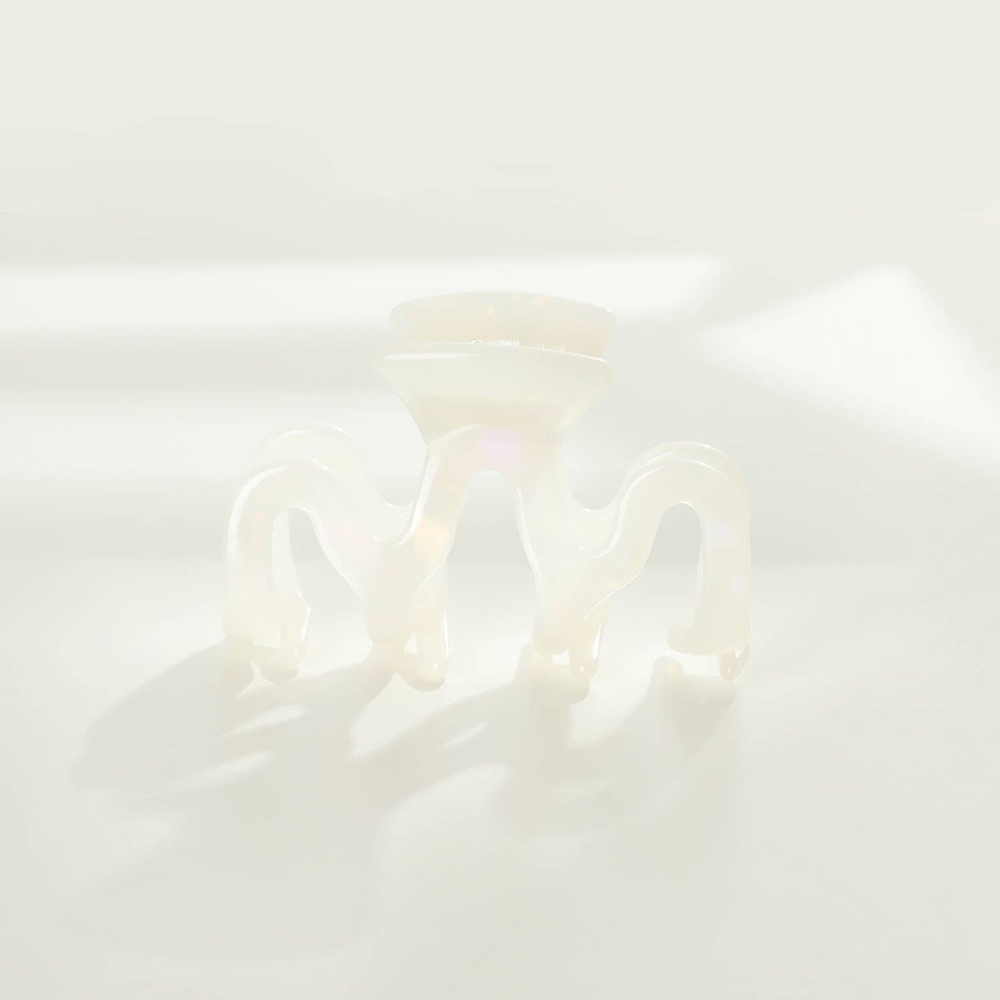Esme Small Core | Classic Small Wavy Claw Clip