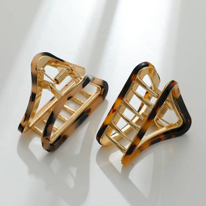 Amelie Core | Small Classic Triangle Metal Claw Clip