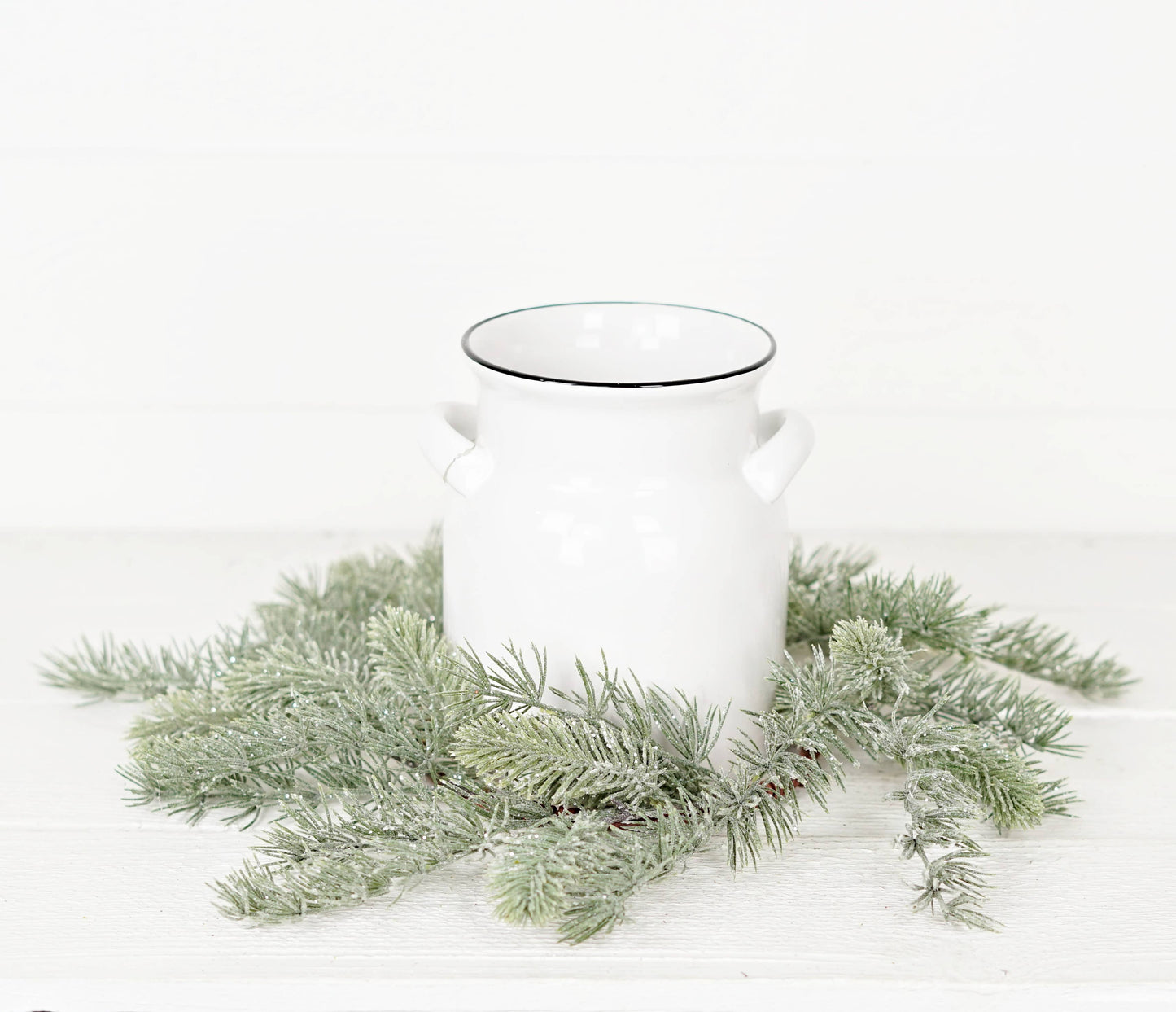 510793- 18in(6.5)Wreath-Icy Sparkle Old World Mix Pines