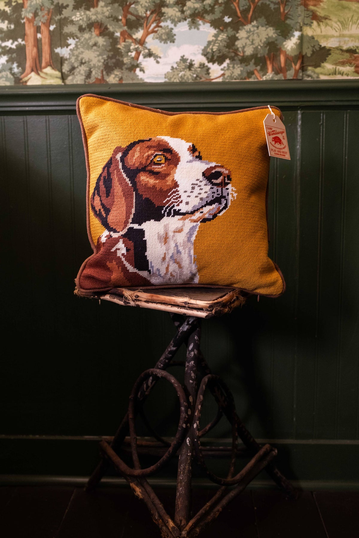 CAMP WANDAWEGA HUNTING DOG EMBROIDERED PILLOW - Camp W
