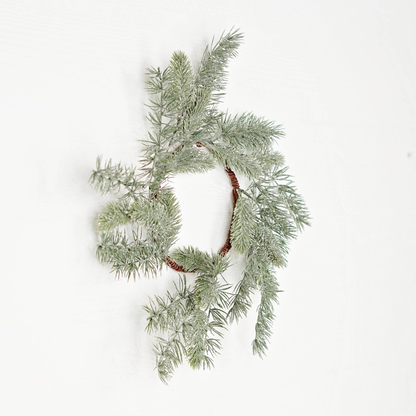 510793- 18in(6.5)Wreath-Icy Sparkle Old World Mix Pines