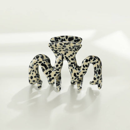 Esme Small Core | Classic Small Wavy Claw Clip