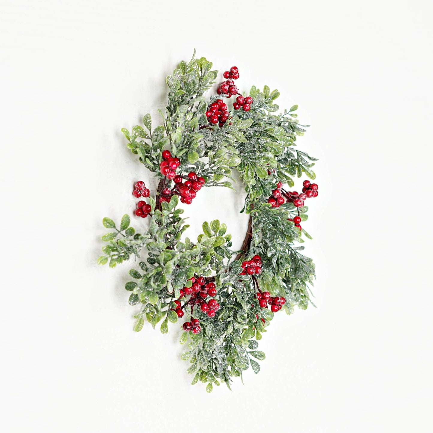 510032- 14in(6)Wreath-Icy Sparkle Boxwood with Red Berry