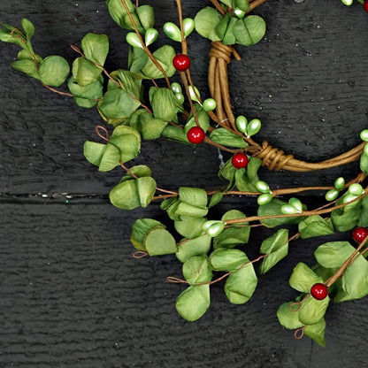 510533- 4in(11) Ring-Ruffled Green Boxwood Leaves with Berry