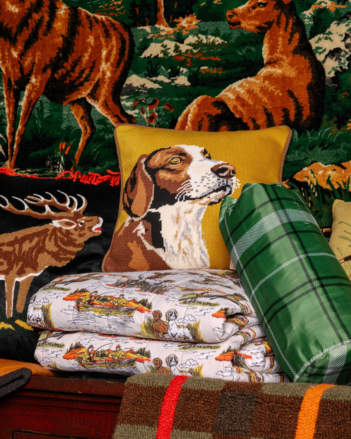 CAMP WANDAWEGA HUNTING DOG EMBROIDERED PILLOW - Camp W